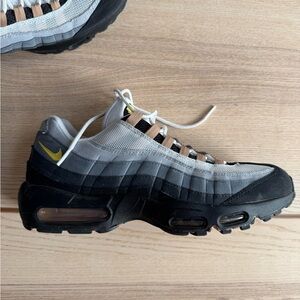 Nike Air Max 95 Yellow strike Size 12. Pre worn